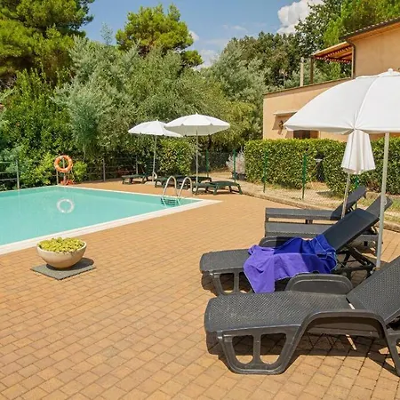 Il Plumbago Con Piscina