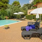 Il Plumbago Con Piscina